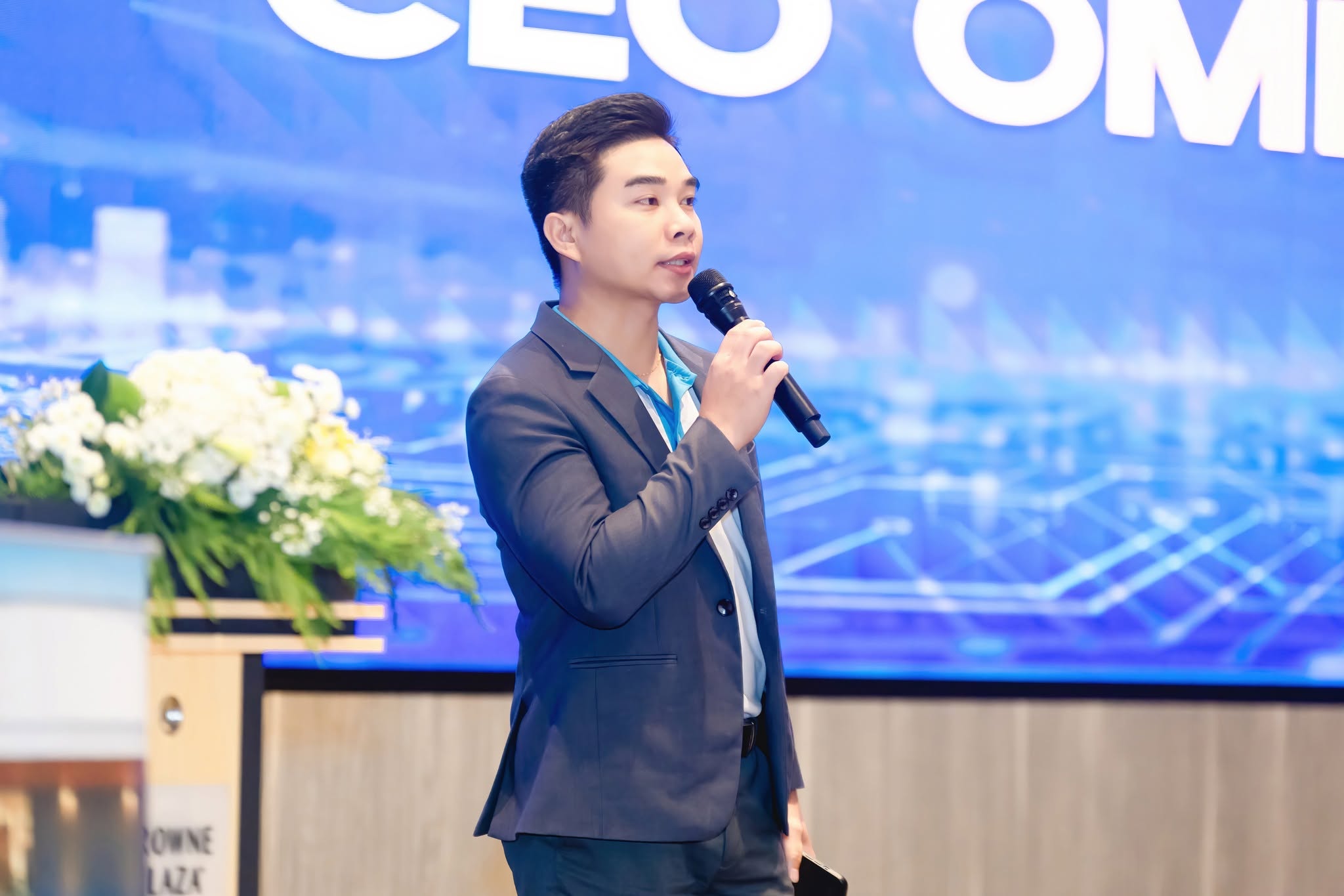 CEO OMI JSC Nguyễn Linh Nhân phát biểu tại Vientiane