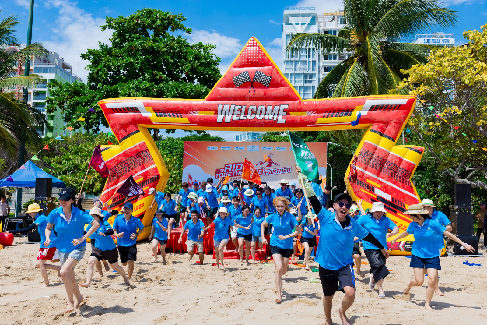 Đội ngũ ViHAT Group trong company trip 2026